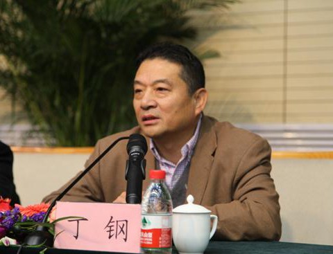 上海社科项目“我国基础教育教师专业发展状况与政策研究”获高度评价