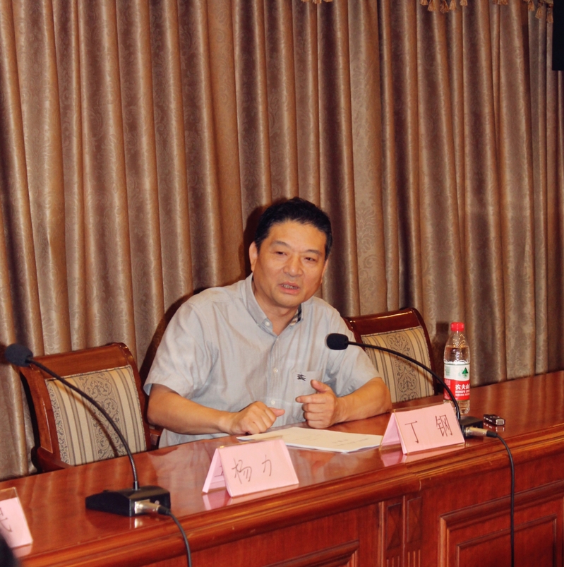 丁钢教授出席上海外国语大学教育学一级学科座谈会